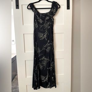 Carly jean Los Angeles black sundress with white flowers